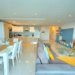 Modern, Large 3Bedroom, Spectacular Views Goslm-9