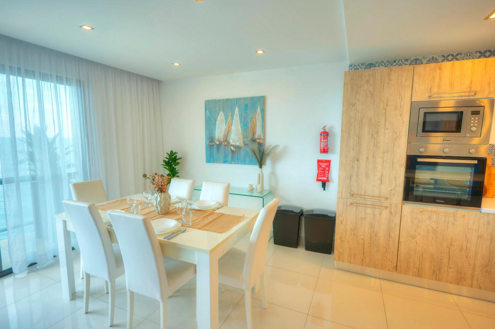Apartment Modern, Large 3bedroom, Spectacular Views Goslm-9 *